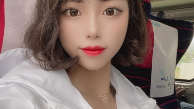 어깨 문신여친 잠자고 있을때